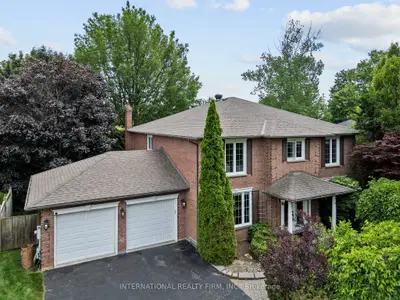 Detached in Whitby