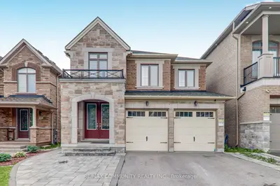 Detached in Whitby