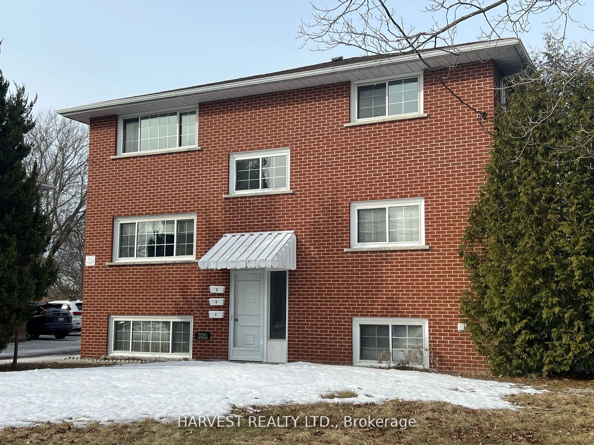 326 Surrey Drive Unit 3, Oshawa, ON L1G 6H1
