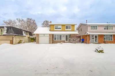 Detached in Whitby
