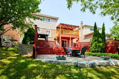 Detached in Whitby