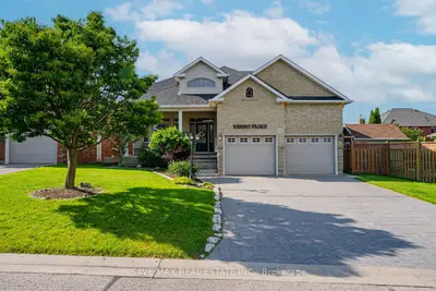 Detached in Whitby