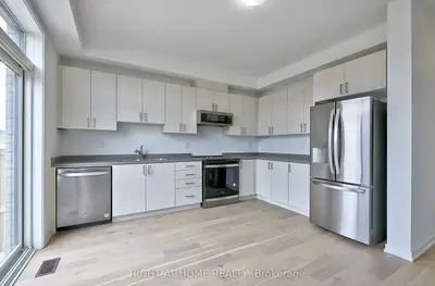 Att/Row/Townhouse in Ajax