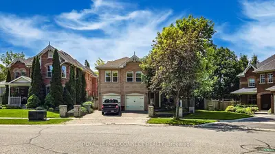 Detached in Whitby
