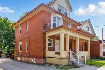 Triplex in Oshawa