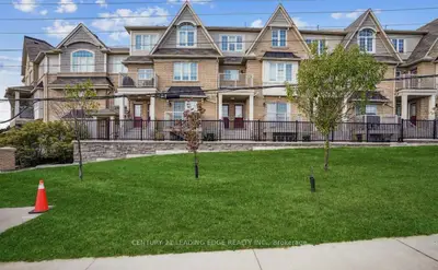 Condo Townhouse in Ajax