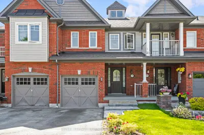 Att/Row/Townhouse in Ajax