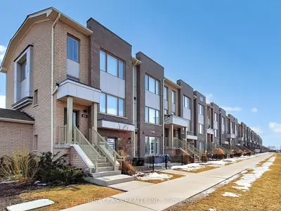 Condo Townhouse in Pickering