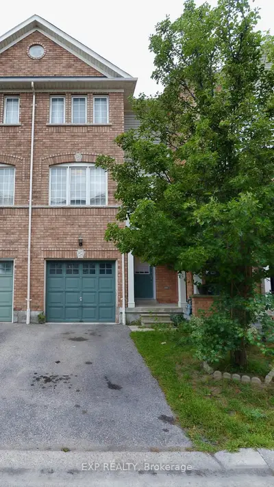 Condo Townhouse in Pickering