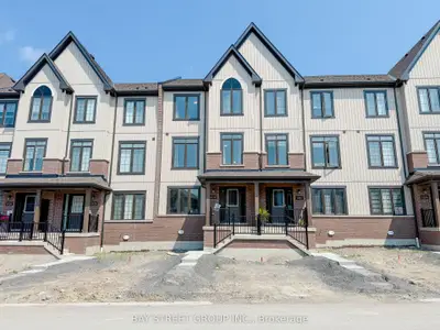 Att/Row/Townhouse in Oshawa
