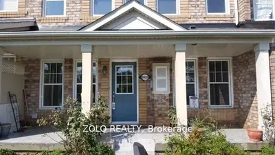 Att/Row/Townhouse in Toronto