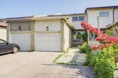 Att/Row/Townhouse in Toronto