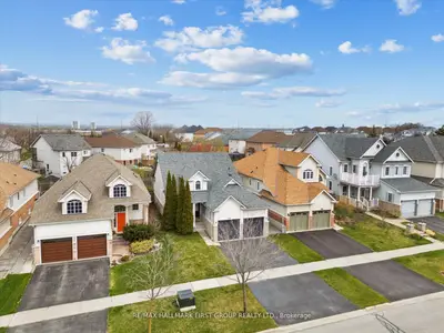 Detached in Whitby