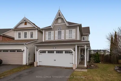 Detached in Whitby