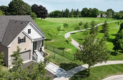 Detached in Whitby
