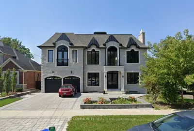 Detached in Whitby