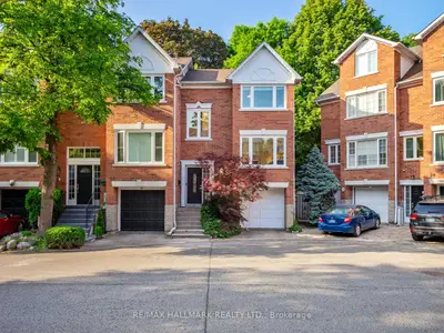 Att/Row/Townhouse in Toronto