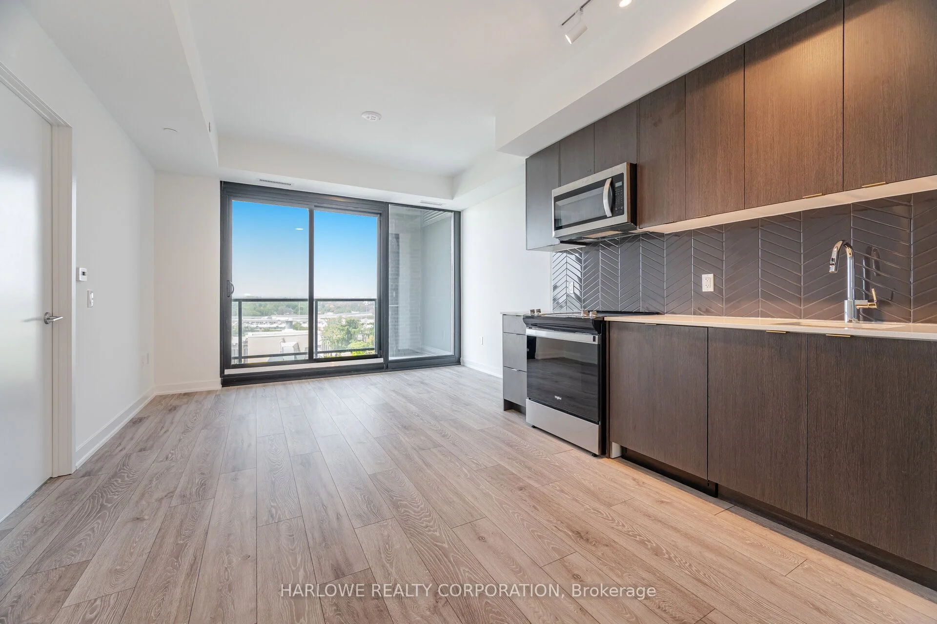 1606 Charles Street 1201 A, Whitby, ON L1N 0P1