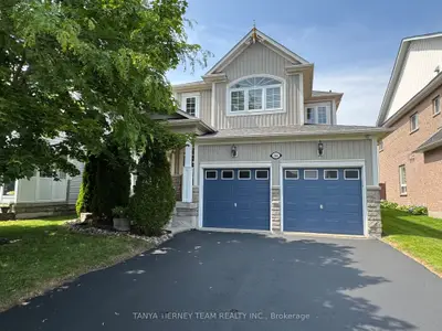Detached in Whitby