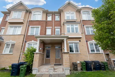 Att/Row/Townhouse in Toronto