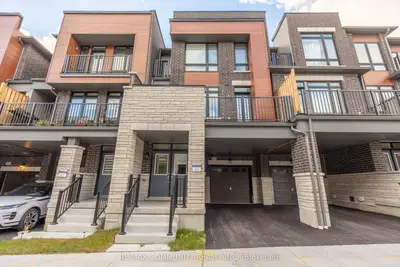 Att/Row/Townhouse in Ajax
