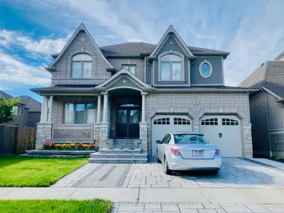 Detached in Whitby