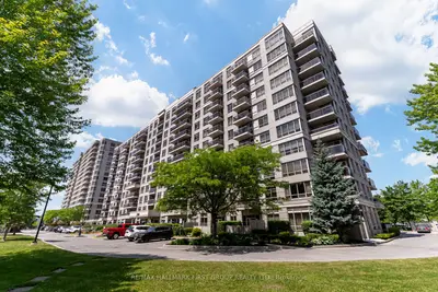 Condo Apartment in Pickering