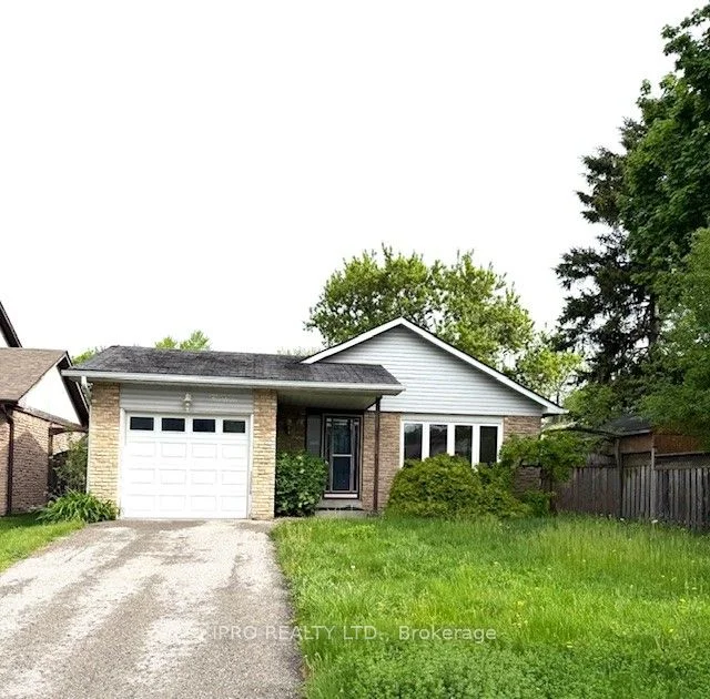 Detached in Whitby