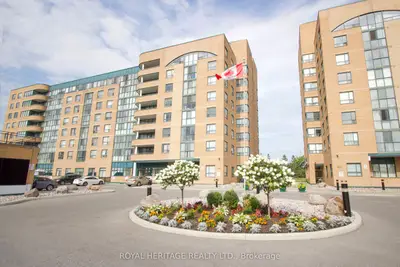 Condo Apartment in Pickering