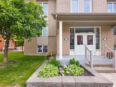 Condo Apartment in Whitby