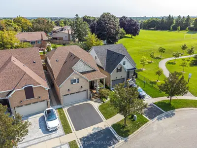 Detached in Whitby