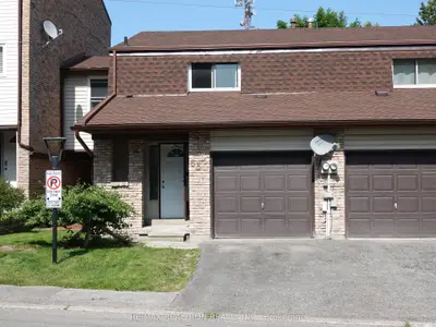 Condo Townhouse in Oshawa