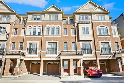 Condo Townhouse in Oshawa