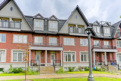 Att/Row/Townhouse in Toronto