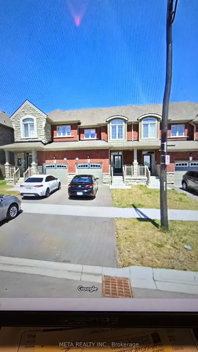 Att/Row/Townhouse in Ajax