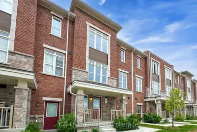 Condo Townhouse in Pickering