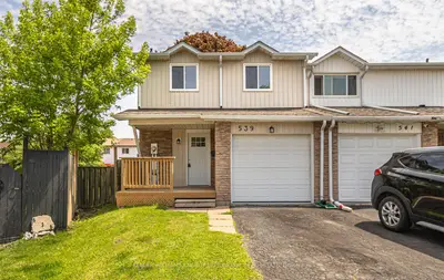 Att/Row/Townhouse in Oshawa