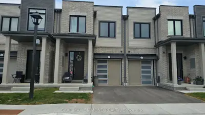 Att/Row/Townhouse in Whitby