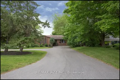 Detached in Scugog