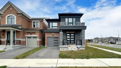 Detached in Whitby