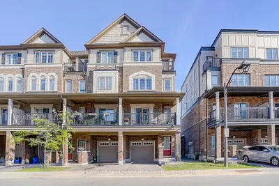 Att/Row/Townhouse in Oshawa
