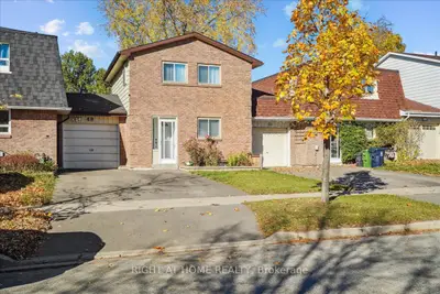 Att/Row/Townhouse in Toronto