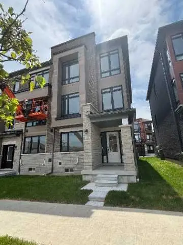 Att/Row/Townhouse in Ajax