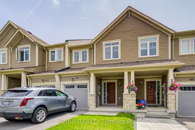 Att/Row/Townhouse in Oshawa