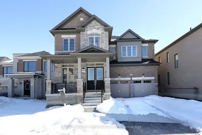 Detached in Whitby