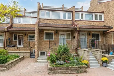 Condo Townhouse in Toronto