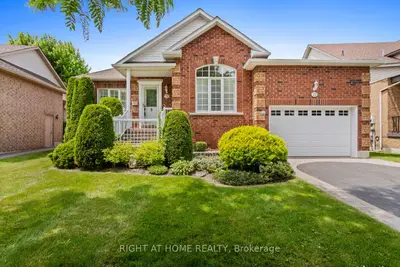 Detached in Scugog