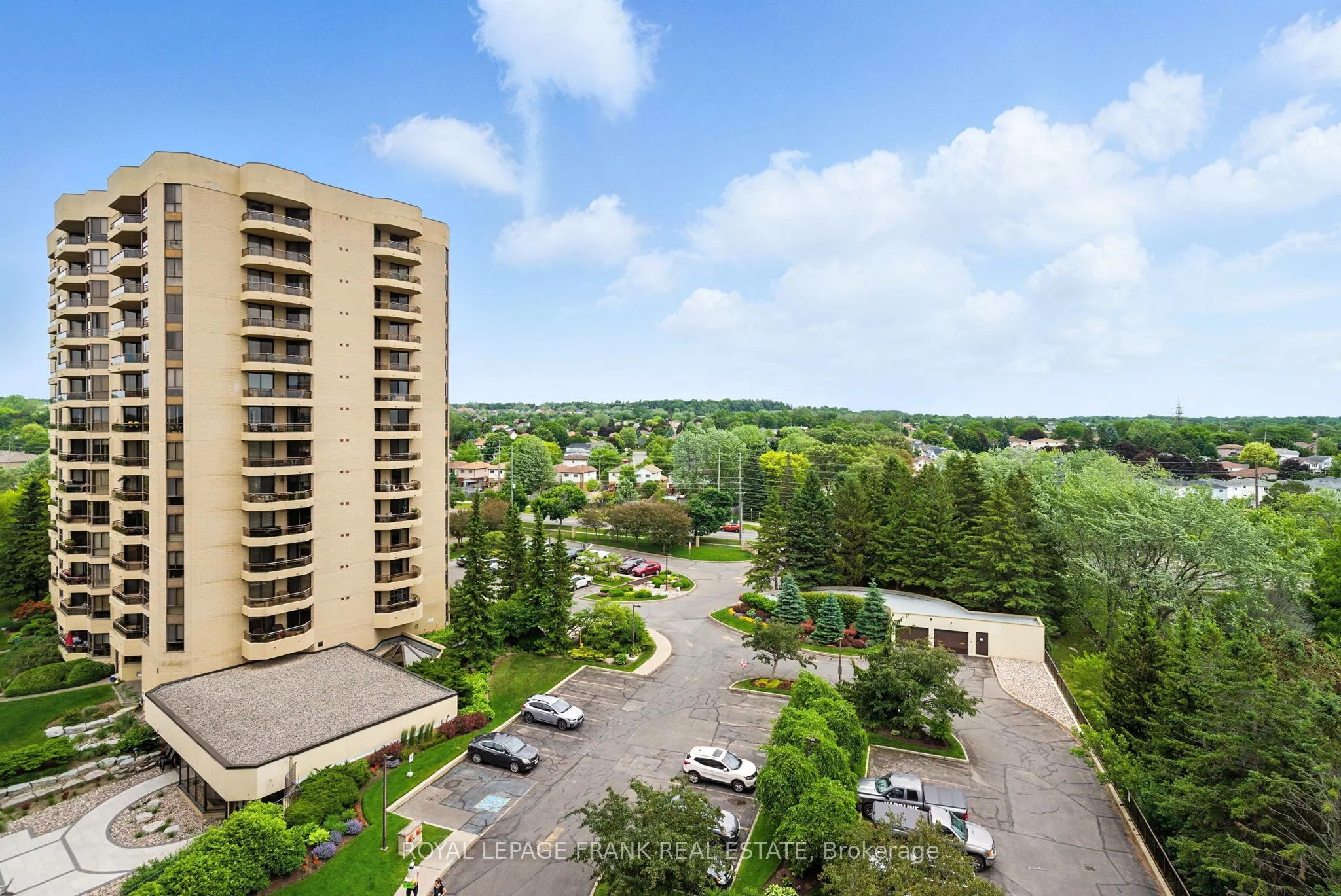 700 Wilson Road N 804, Oshawa, ON L1G 7T5