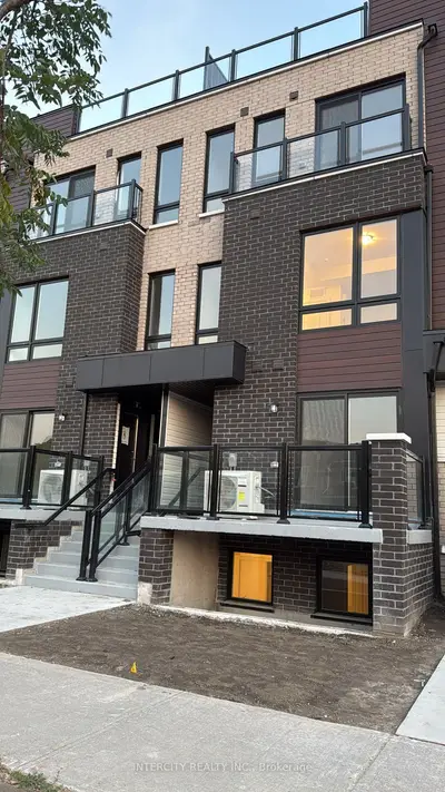 Condo Townhouse in Toronto
