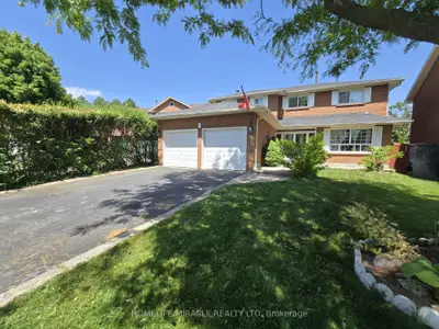 Detached in Whitby